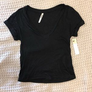 Tresics super soft black cropped v neck T-shirt